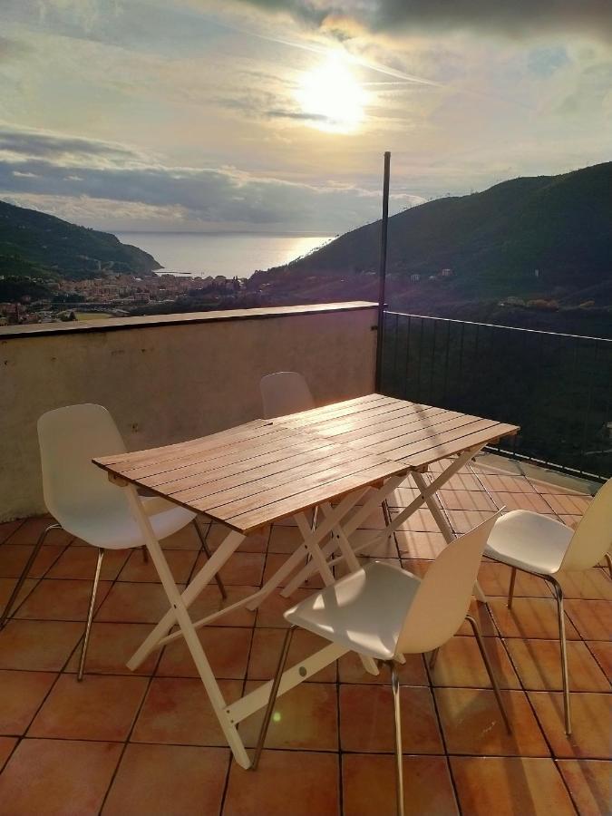 Appartement Trilocale In Dimora Tipica à Montale  Extérieur photo